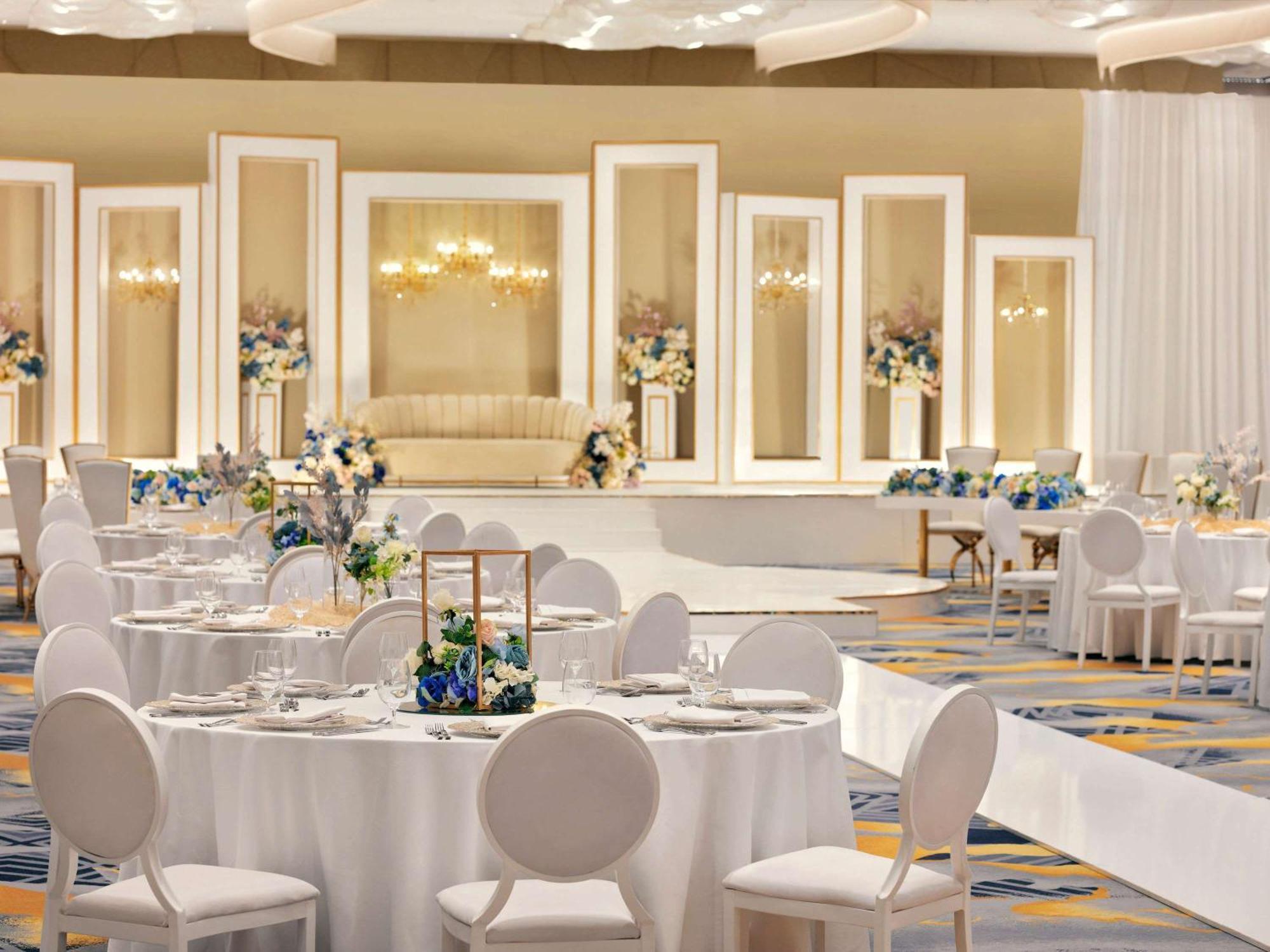 Moevenpick Hotel & Apartments Ghala Muscat Exterior photo The ballroom