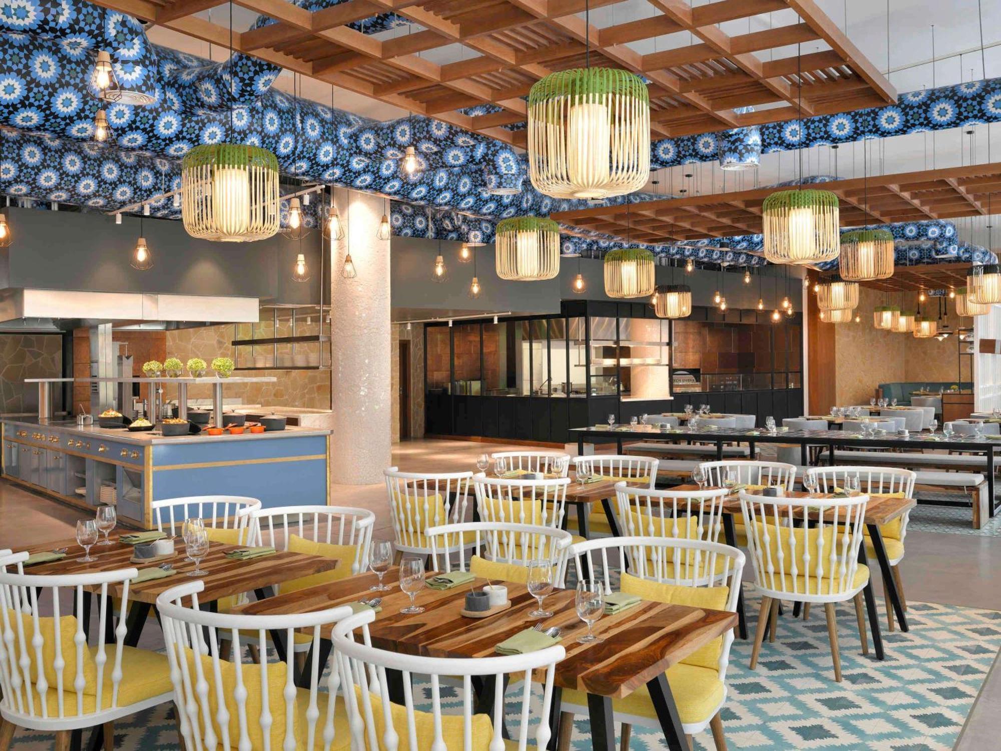 Moevenpick Hotel & Apartments Ghala Muscat Exterior photo The restaurant