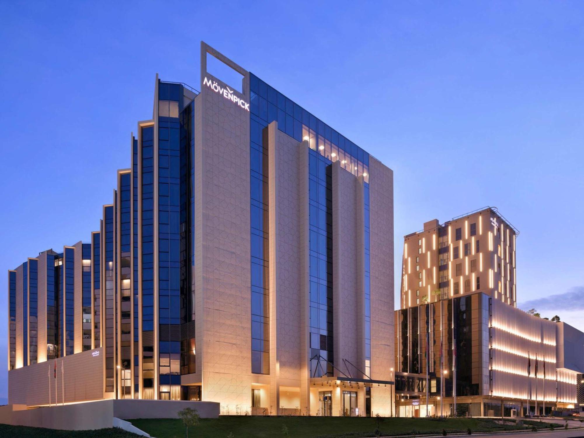 Moevenpick Hotel & Apartments Ghala Muscat Exterior photo The hotel at night